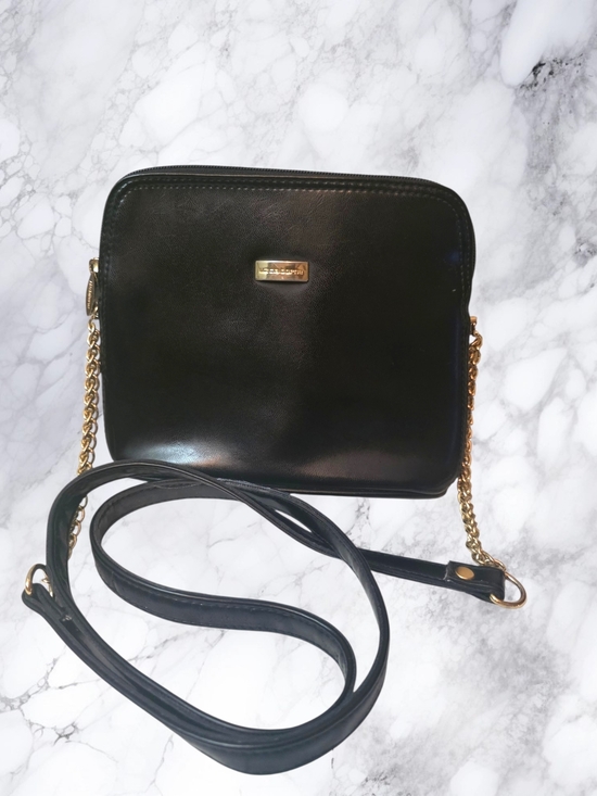 Liz Claiborne Handbags - Liz Claiborne Black Classic Crossbody Bag Gold Chain Strap Small Classic Purse